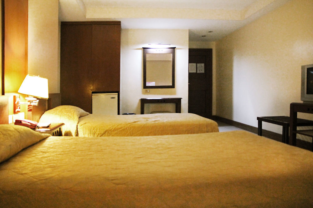 Cherry Blossoms Hotel Маніла Екстер'єр фото