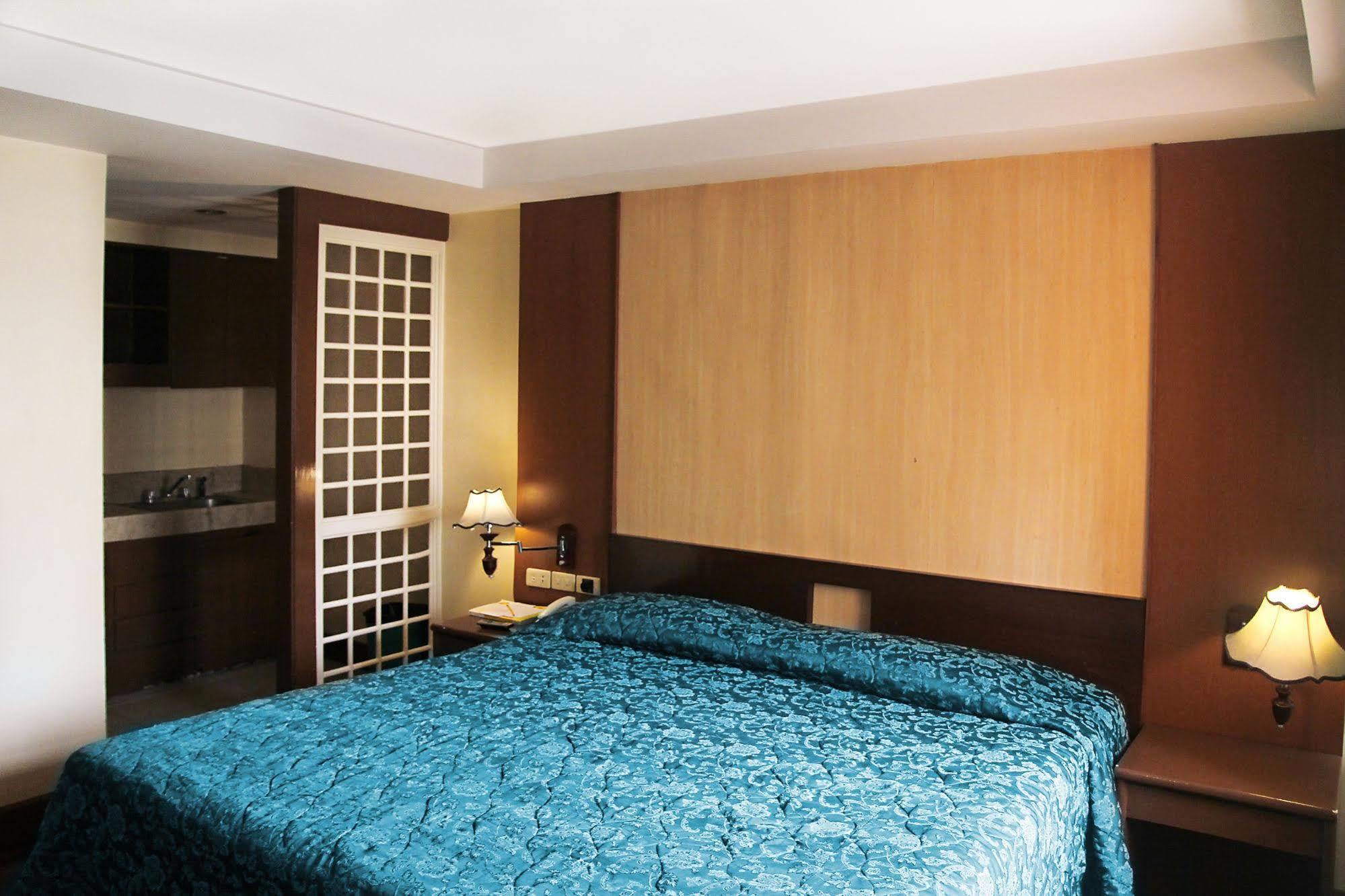 Cherry Blossoms Hotel Маніла Екстер'єр фото