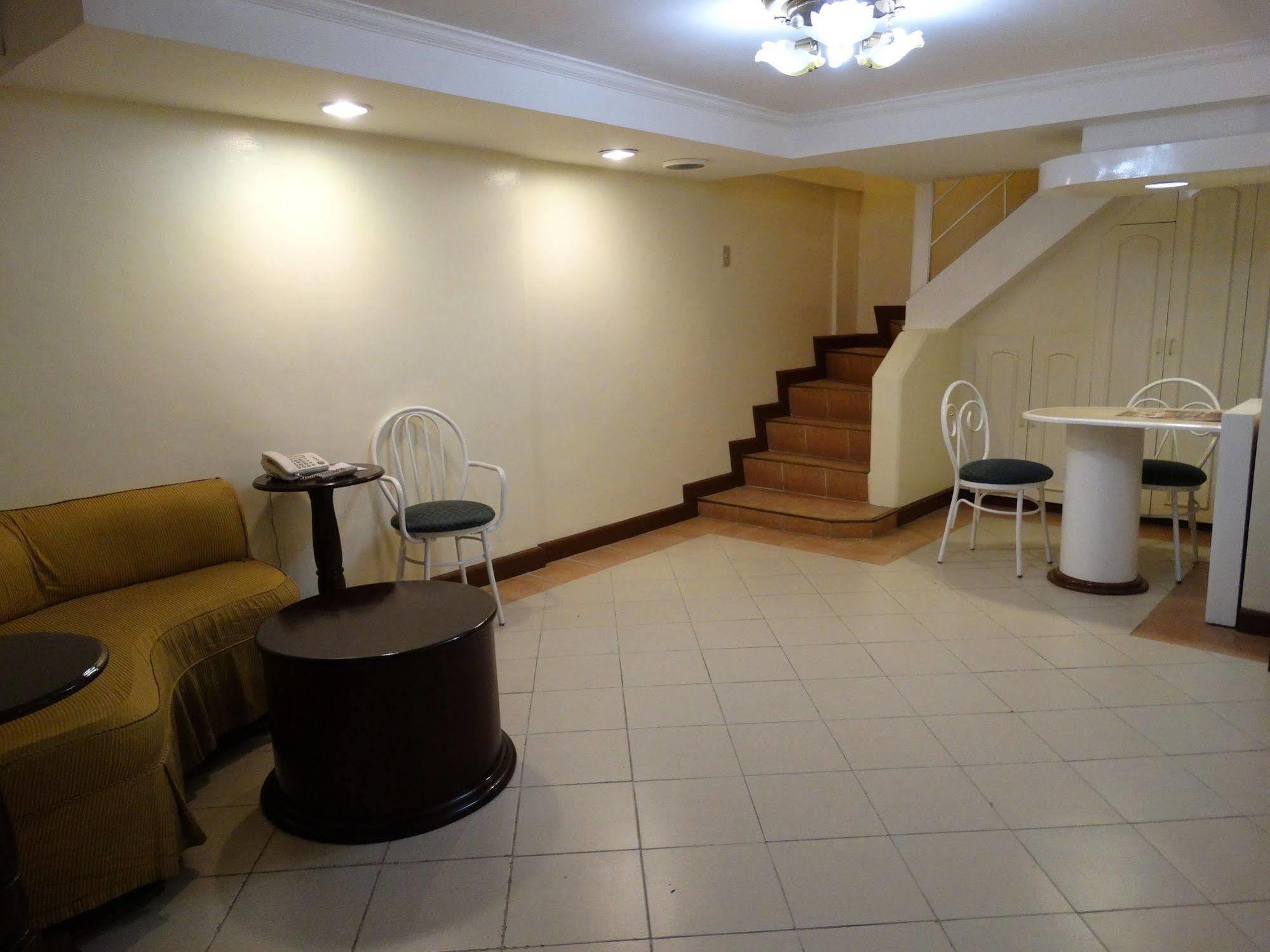 Cherry Blossoms Hotel Маніла Екстер'єр фото