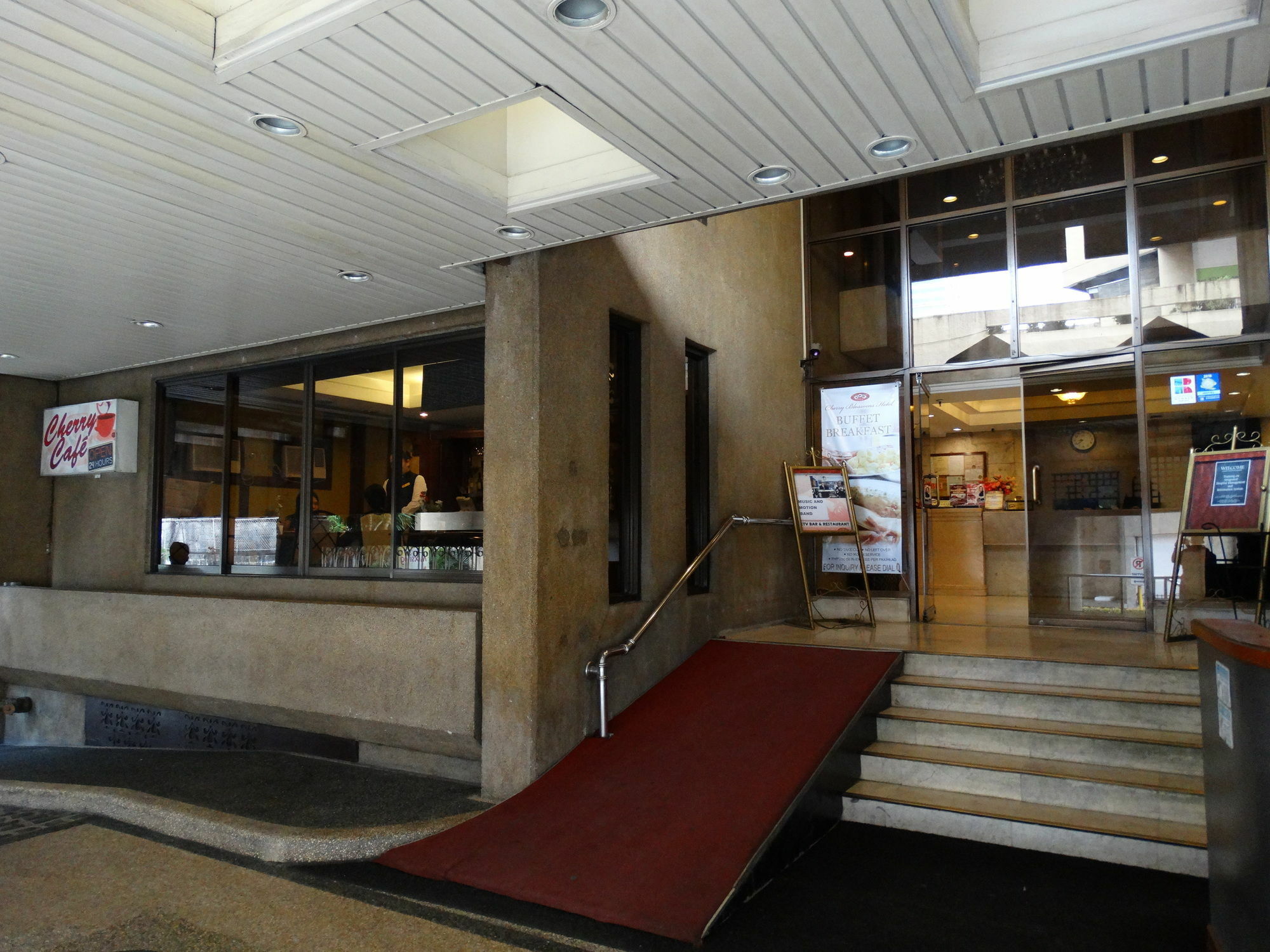 Cherry Blossoms Hotel Маніла Екстер'єр фото